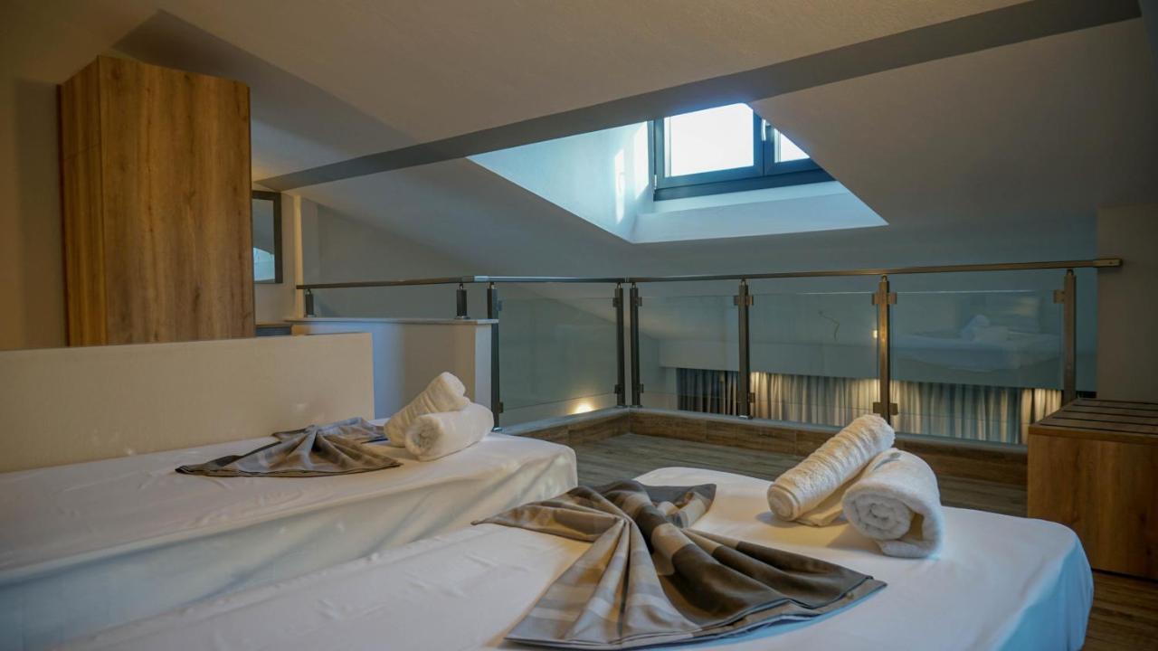 Enalia Luxury Living Lejlighed Nikiti  Eksteriør billede