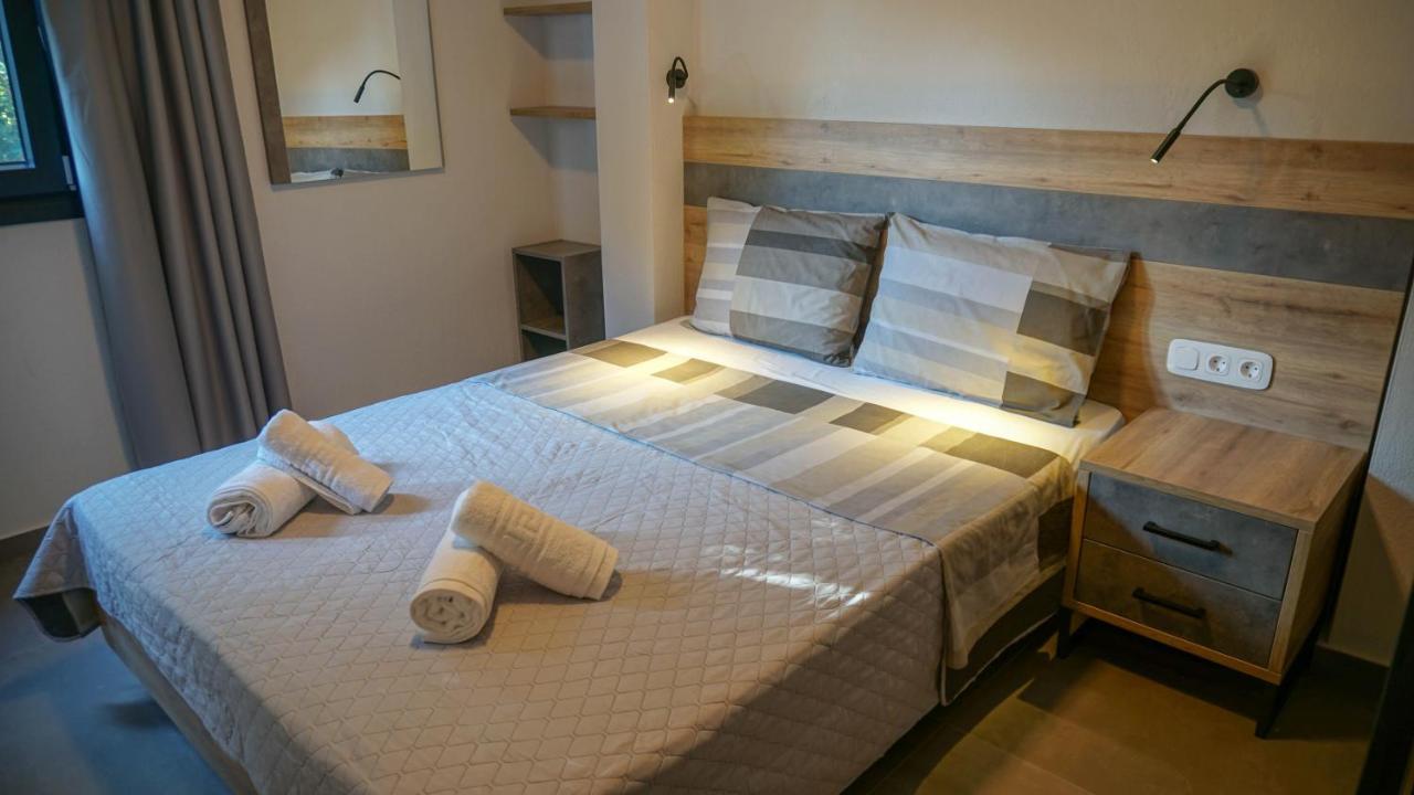 Enalia Luxury Living Lejlighed Nikiti  Eksteriør billede